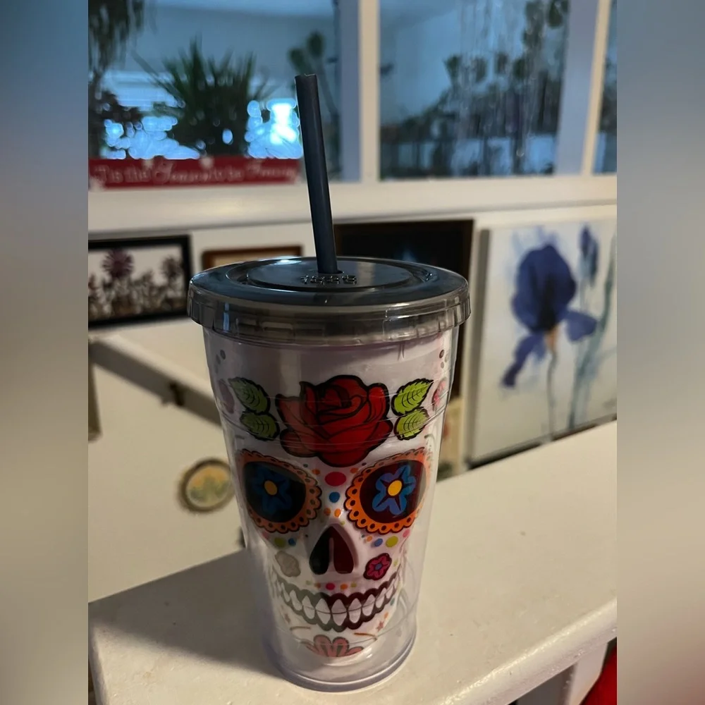 DAY OF THE DEAD SKULL PLASTIC DRINKING CUP WITH PLASTIC STRAW
